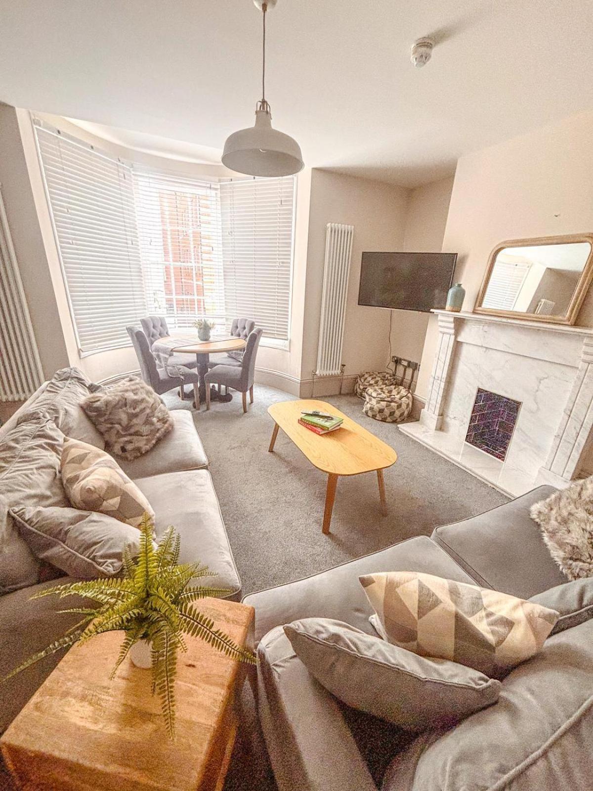 Oxford Street Grand Apartment- Free Evening Parking サウサンプトン エクステリア 写真